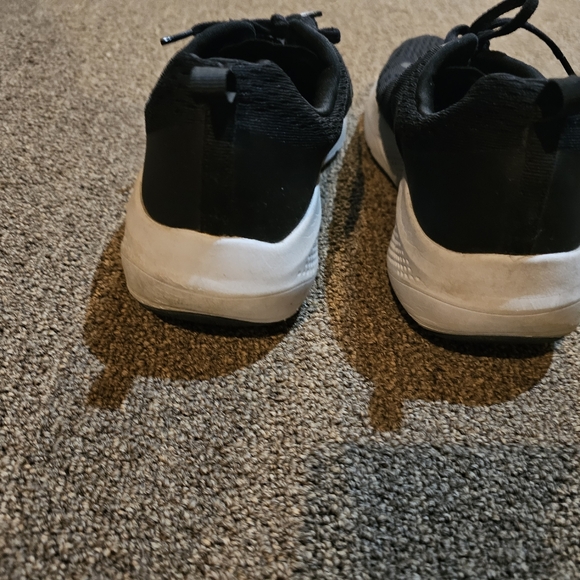 Used Skechers go run ride 11, women's 11 - Picture 5 of 7